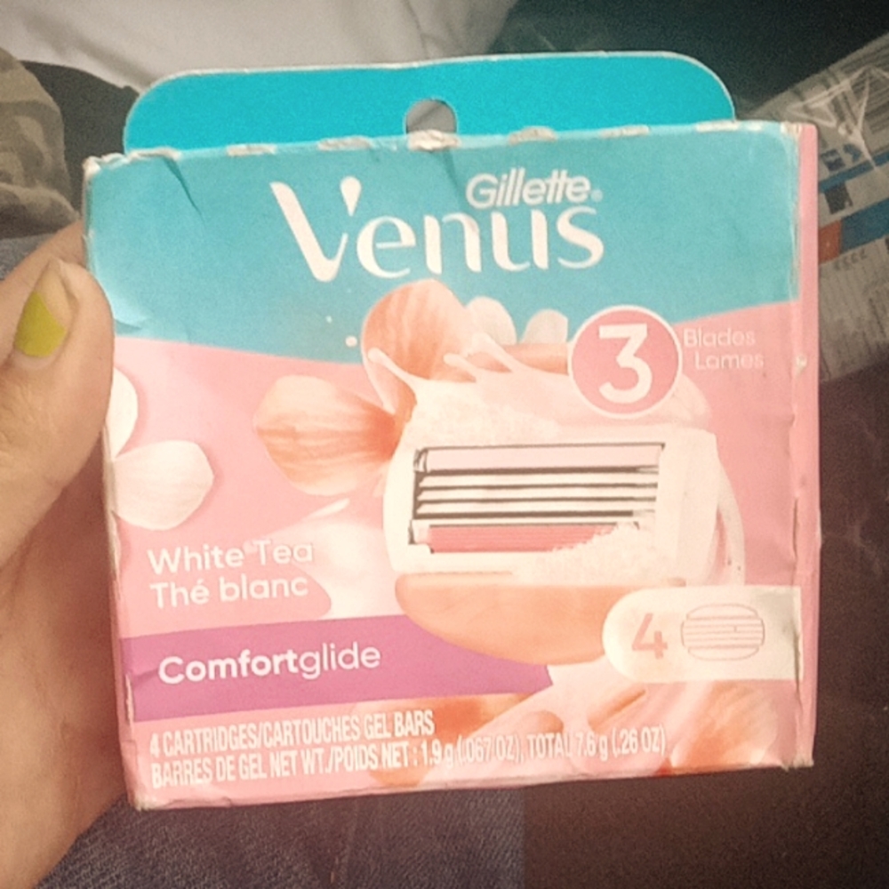 Venus 4 razor refills